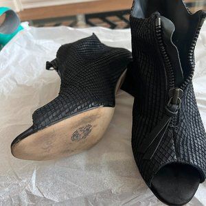 Paul green size 9.5 European size7.5.  All leather bootie.